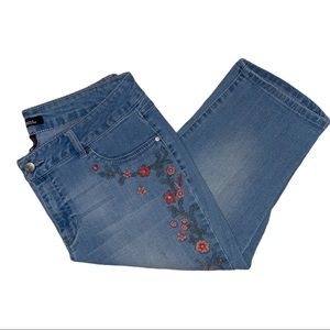 d.Jean embroidered Capri pants. Size 12p
